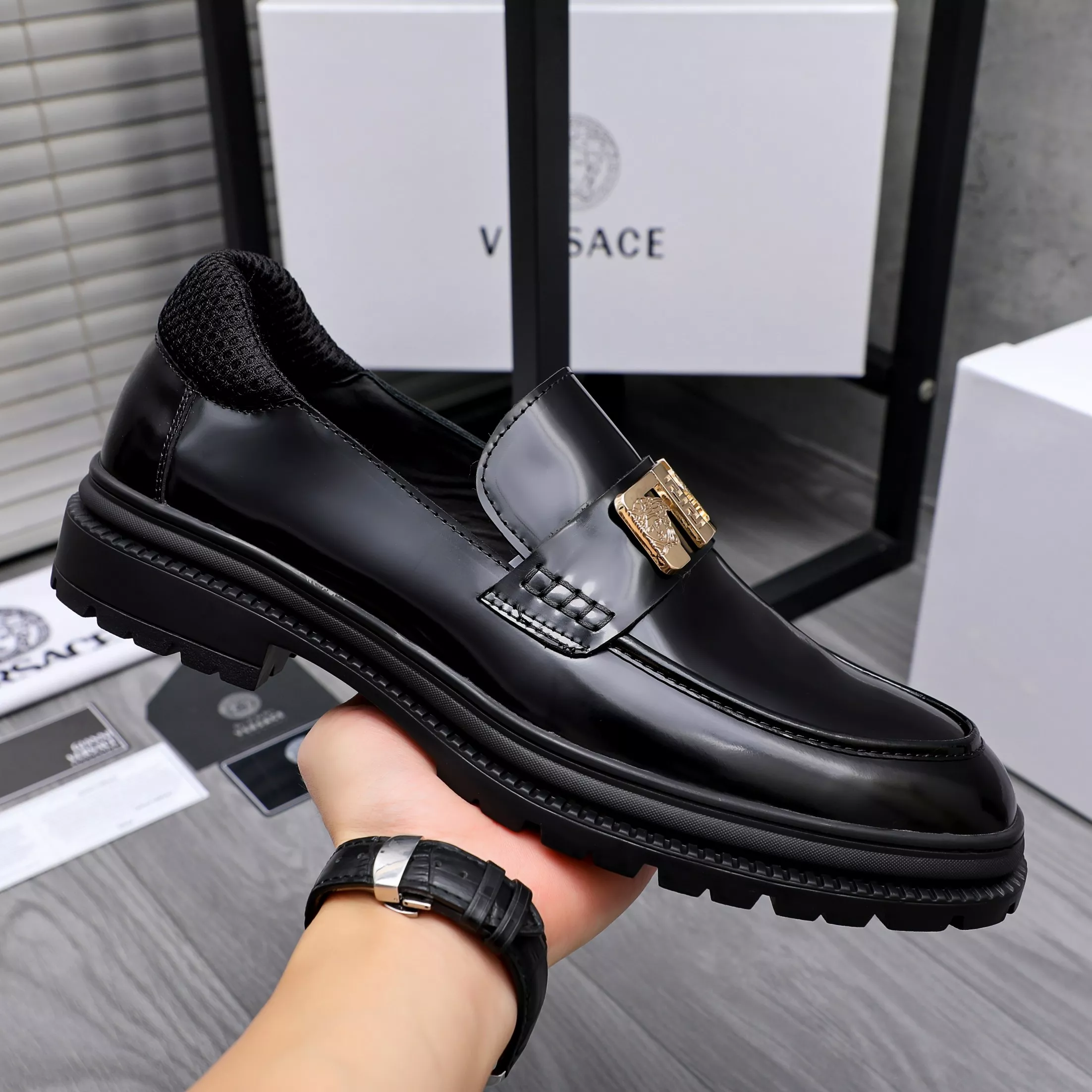 versace cuir chaussures pour homme s_12a1aa44